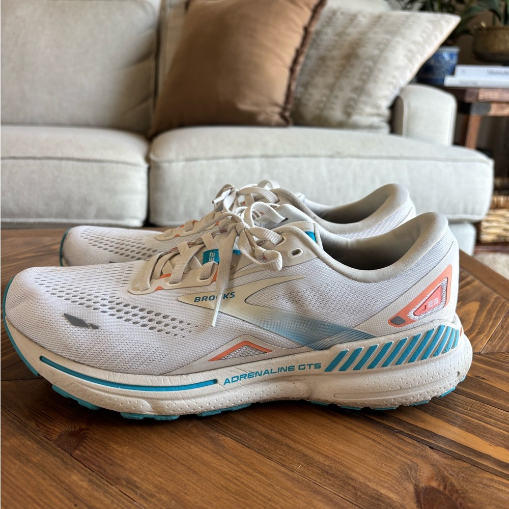 Brooks White and Blue Athletic Shoes with Cushioned Midsole